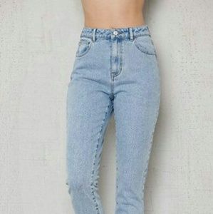 NWOT Light Wash Mom Jeans